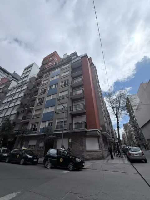Departamentos, pisos y semipisos en Venta — Entre Rios 2100