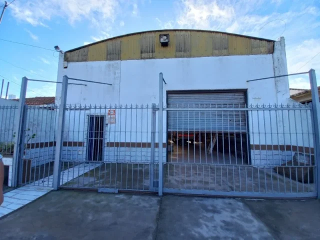 Galpones en Venta — Hernandarias 9357