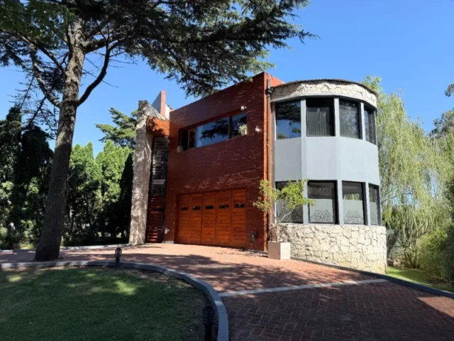 Casas, chalets en Venta — Las Rosas