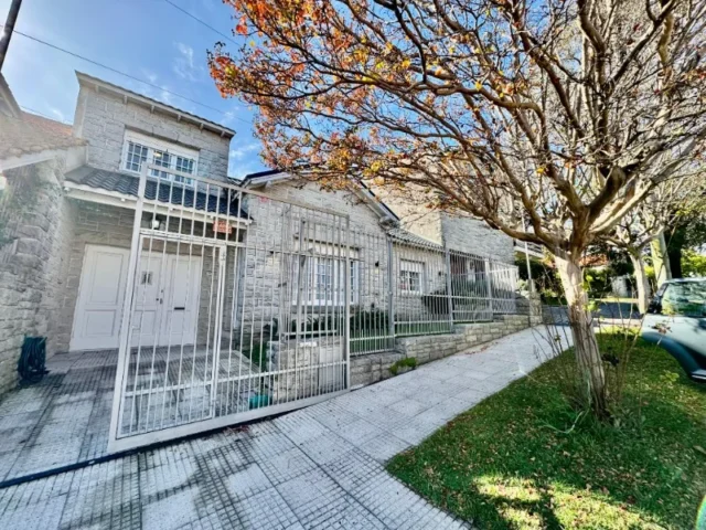 Casas, chalets en Venta — Avellaneda 525