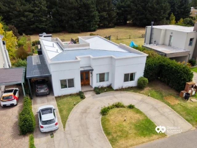 Casas, chalets en Venta — Jorge Newbery 5005
