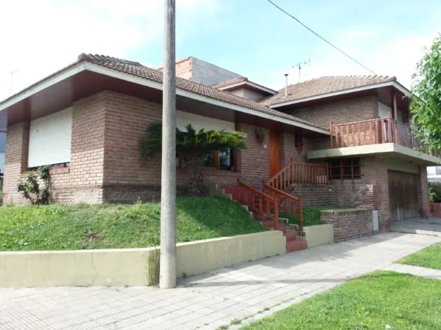 Casas, chalets en Venta — Calle 4 esq. 15