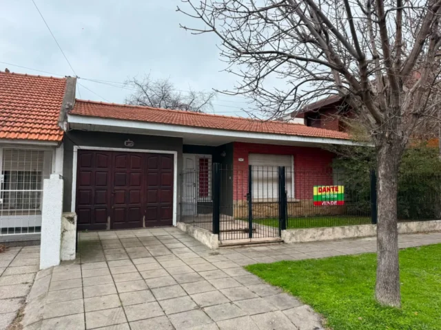 Casas, chalets en Venta — Dorrego 32
