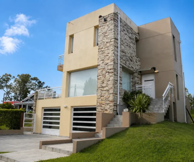 Casas, chalets en Venta — san martin y graciela sierra de los padres