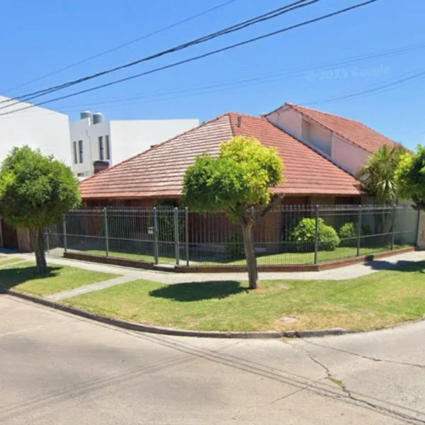 Casas, chalets en Venta — Necochea y Uruguay