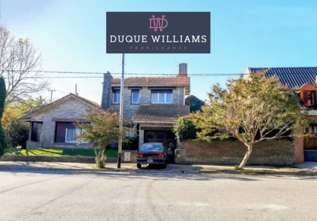 Casas, chalets en Venta — Quintana y Corrientes