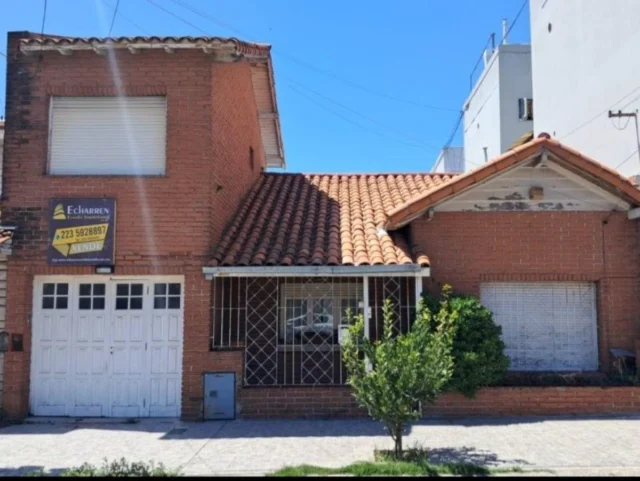 Casas, chalets en Venta — Hipolito Yrigoyen 3600