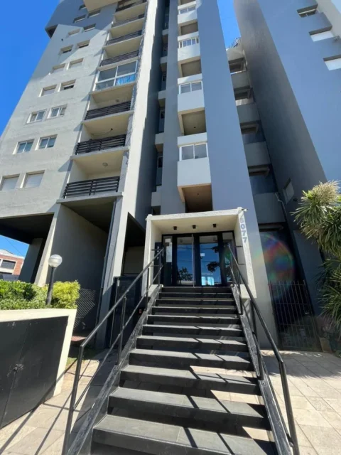 Departamentos, pisos y semipisos en Venta — Alem 5000