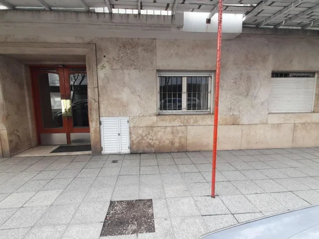 Departamentos, pisos y semipisos en Venta — Hipólito Yrigoyen 1200