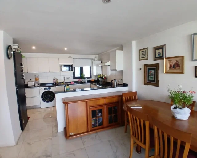 Departamentos, pisos y semipisos en Venta — Maipu 3300