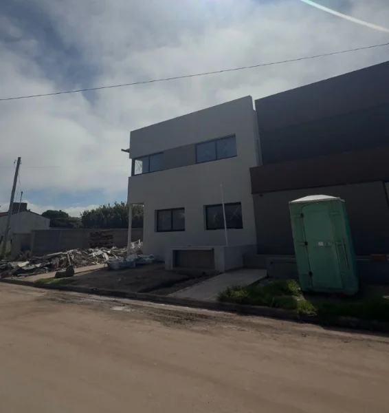 Dúplex en Venta — Santa Elena 100