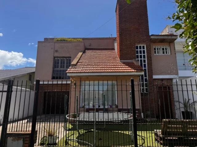 Casas, chalets en Venta — Carasa 2900