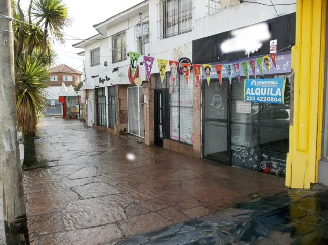 Locales en Alquiler — JUan B. Justo 1053