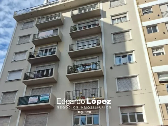 Departamentos, pisos y semipisos en Venta — Rivadavia 2400