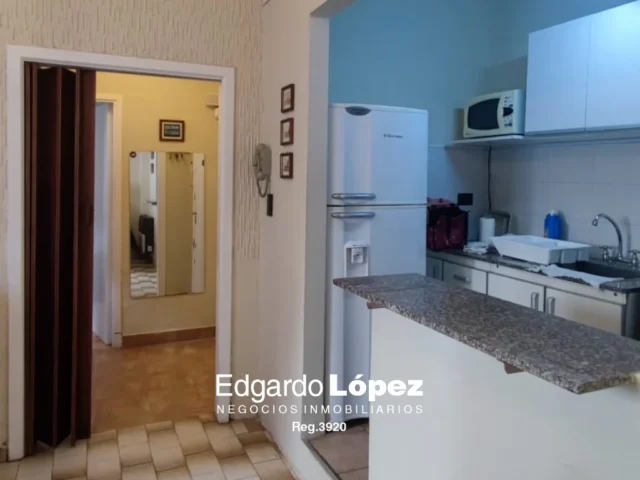 Departamentos, pisos y semipisos en Venta — Rivadavia 3061
