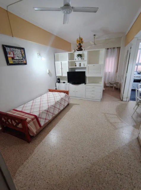 Departamentos, pisos y semipisos en Venta — Av. Colón 1906