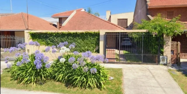 Casas, chalets en Venta — Belisario Roldan 79