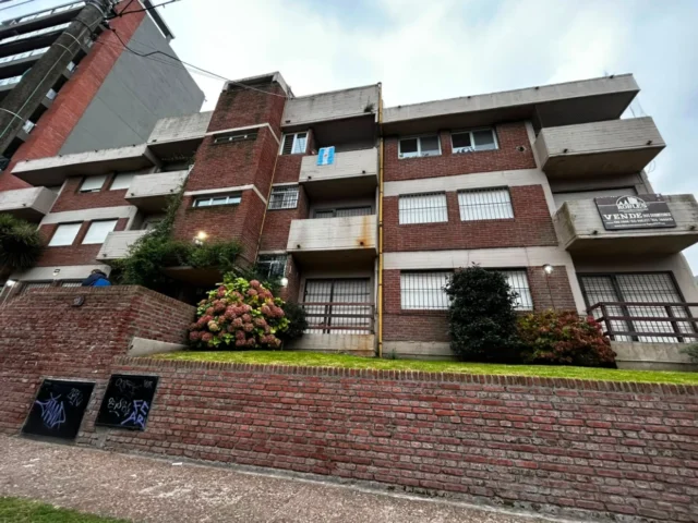 Departamentos, pisos y semipisos en Venta — Alem 4915