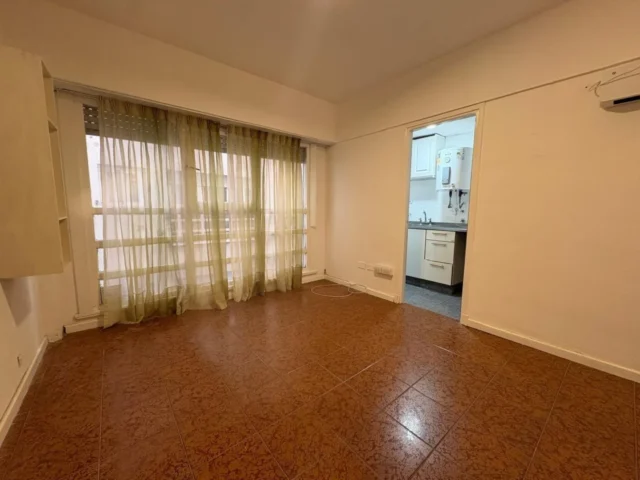 Departamentos, pisos y semipisos en Alquiler — Rivadavia 2850