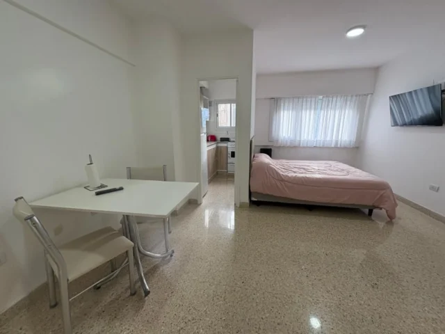 Departamentos, pisos y semipisos en Alquiler por Día — Alsina 2365