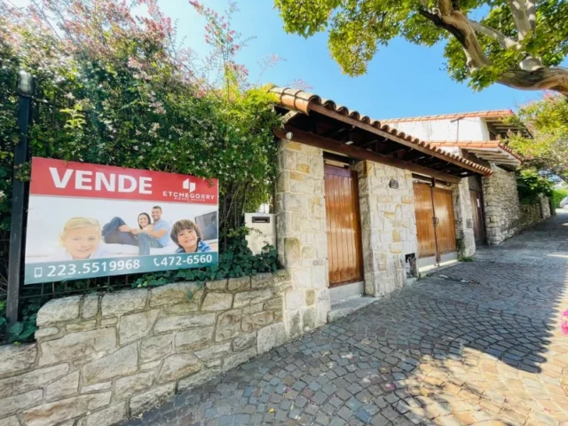 Casas, chalets en Venta — BROWN 1100