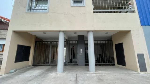 Departamentos, pisos y semipisos en Venta — HIPOLITO YRIGOYEN 3700