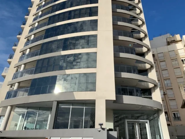 Departamentos, pisos y semipisos en Venta — GUEMES 2000