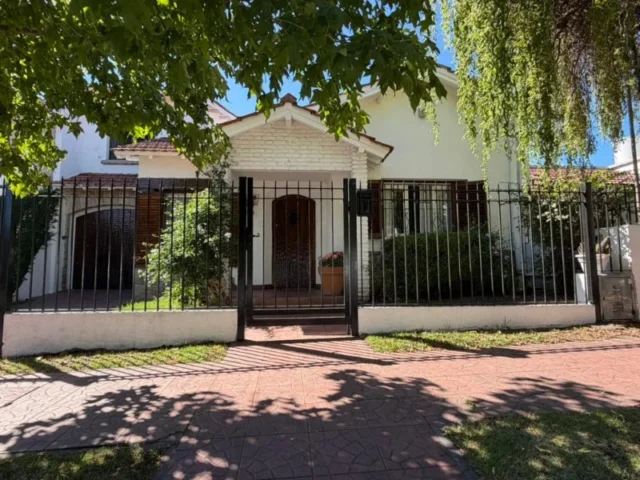 Casas, chalets en Venta — ALVEAR 3500