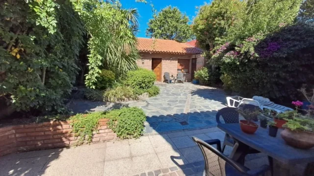 Casas, chalets en Venta — derqui 70