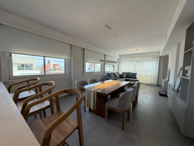 Departamentos, pisos y semipisos en Venta — Bolívar 1000