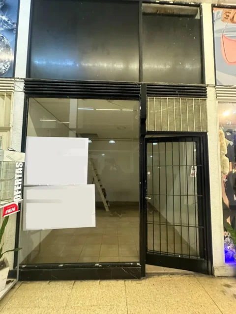 Locales en Venta — Av. Luro 3000