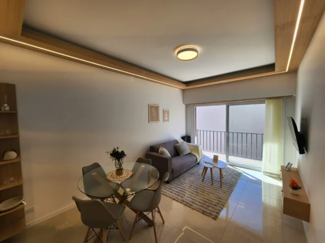 Departamentos, pisos y semipisos en Venta — Bolívar 2200