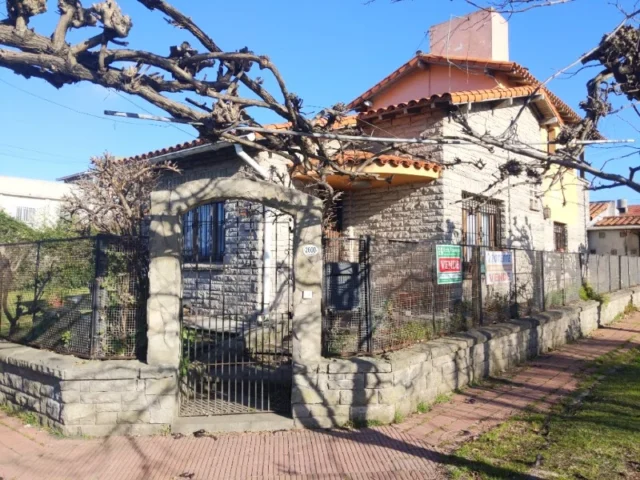 Casas, chalets en Venta — Rosales y vucetich
