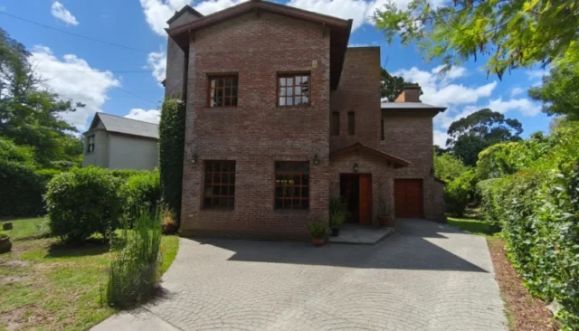 Casas, chalets en Venta — Zacagnini 7000