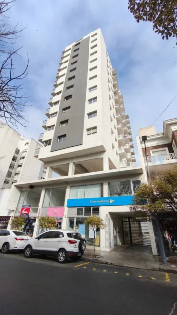 Departamentos, pisos y semipisos en Venta — San Martin 3060