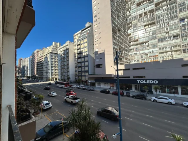 Departamentos, pisos y semipisos en Venta — Colón 1500