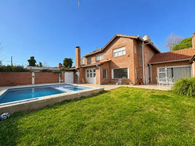 Casas, chalets en Venta — mugaburu 5700