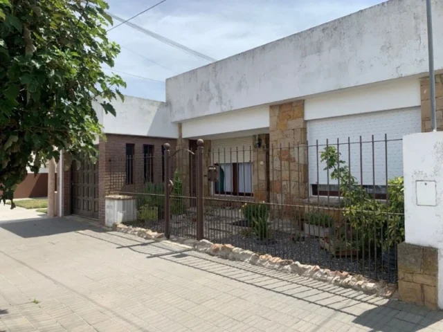 Casas, chalets en Venta — C. 13 133