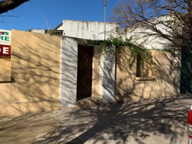 Casas, chalets en Venta — C. 24 630