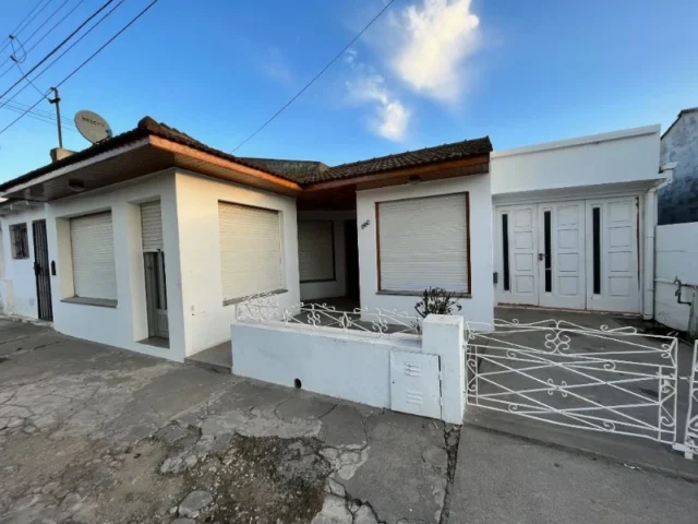 Casas, chalets en Venta — C. 5 482