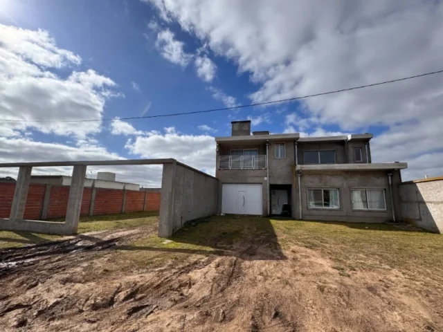 Casas, chalets en Venta — C. 21