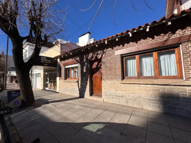 Casas, chalets en Venta — C. 22 665