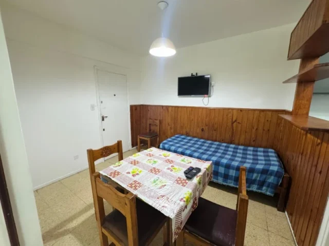 Departamentos, pisos y semipisos en Alquiler para Estudiantes — AV. COLON 1766