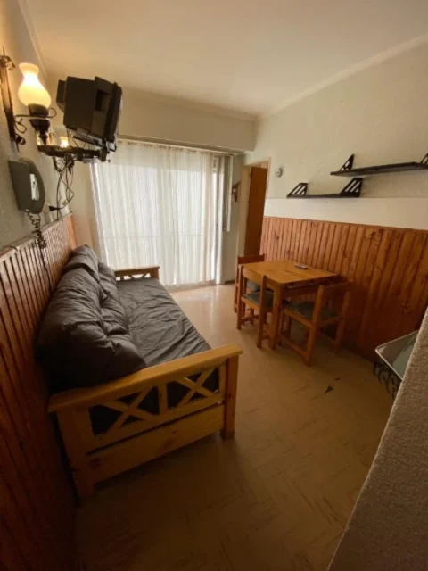 Departamentos, pisos y semipisos en Alquiler Temporario — Entre rios 2200