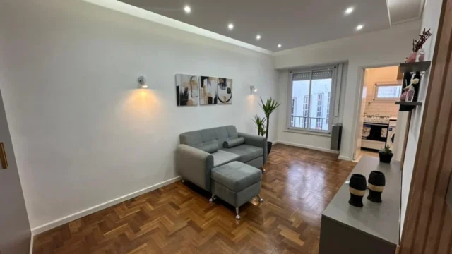 Departamentos, pisos y semipisos en Venta — Bolivar 2445