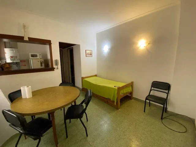 Departamentos, pisos y semipisos en Alquiler — Colon 2256