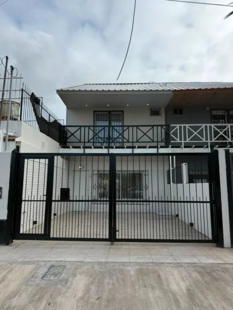 Dúplex en Venta — Libres del Sud 717