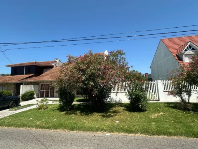 Casas, chalets en Venta — Lijo Lopez 4420