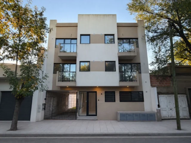 Departamentos, pisos y semipisos en Venta — La Pampa 1227