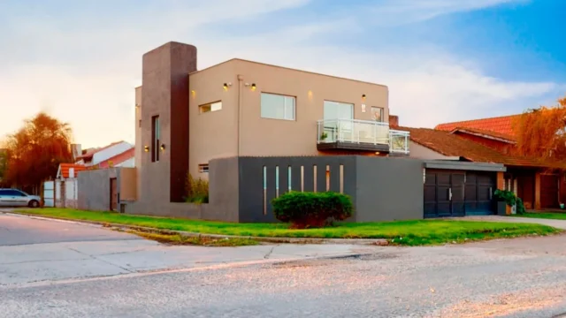 Casas, chalets en Venta — Manuela Pedraza 2407